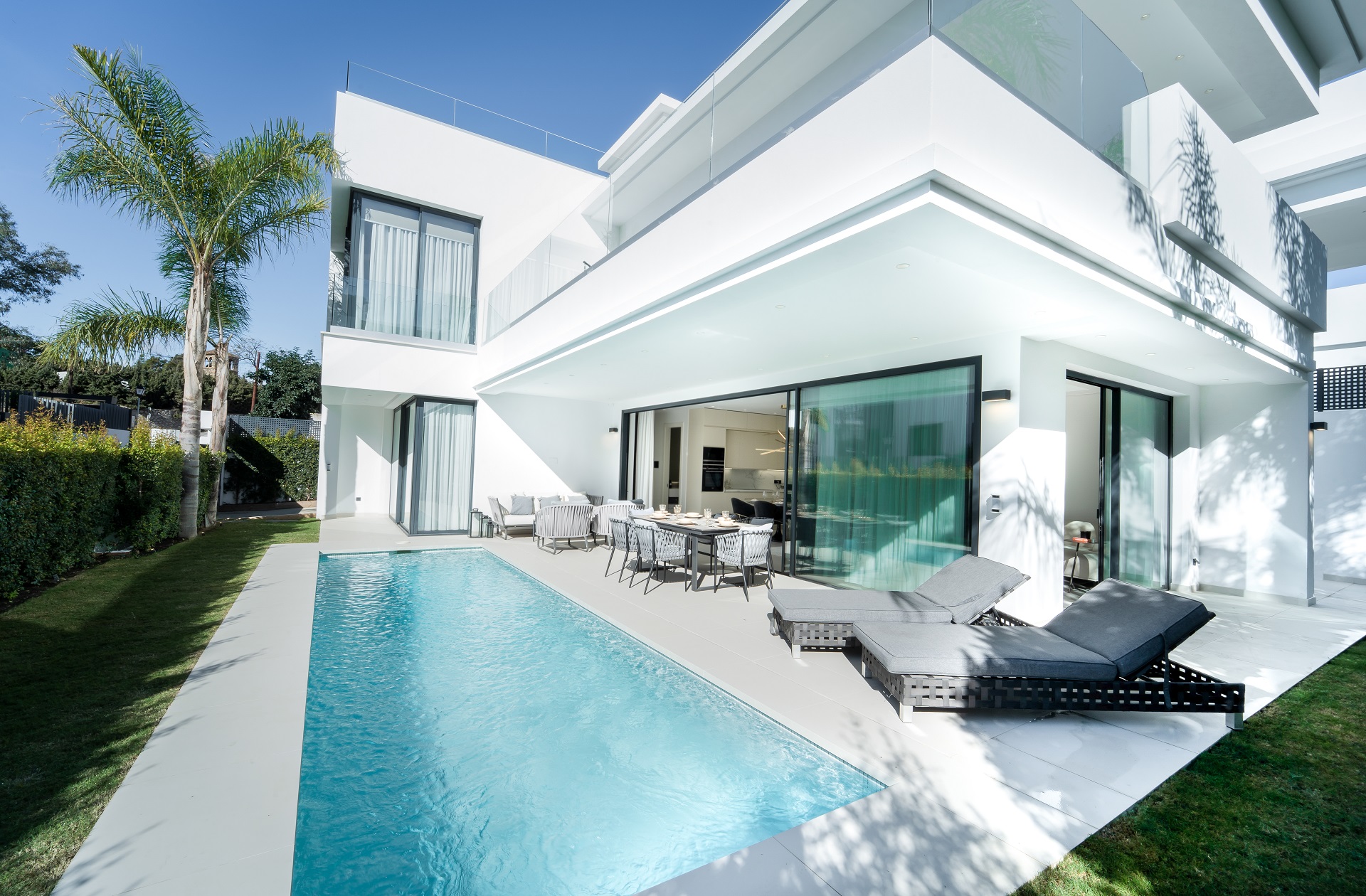 Beautiful new beachside villas in the centre of Marbella Golden Mile