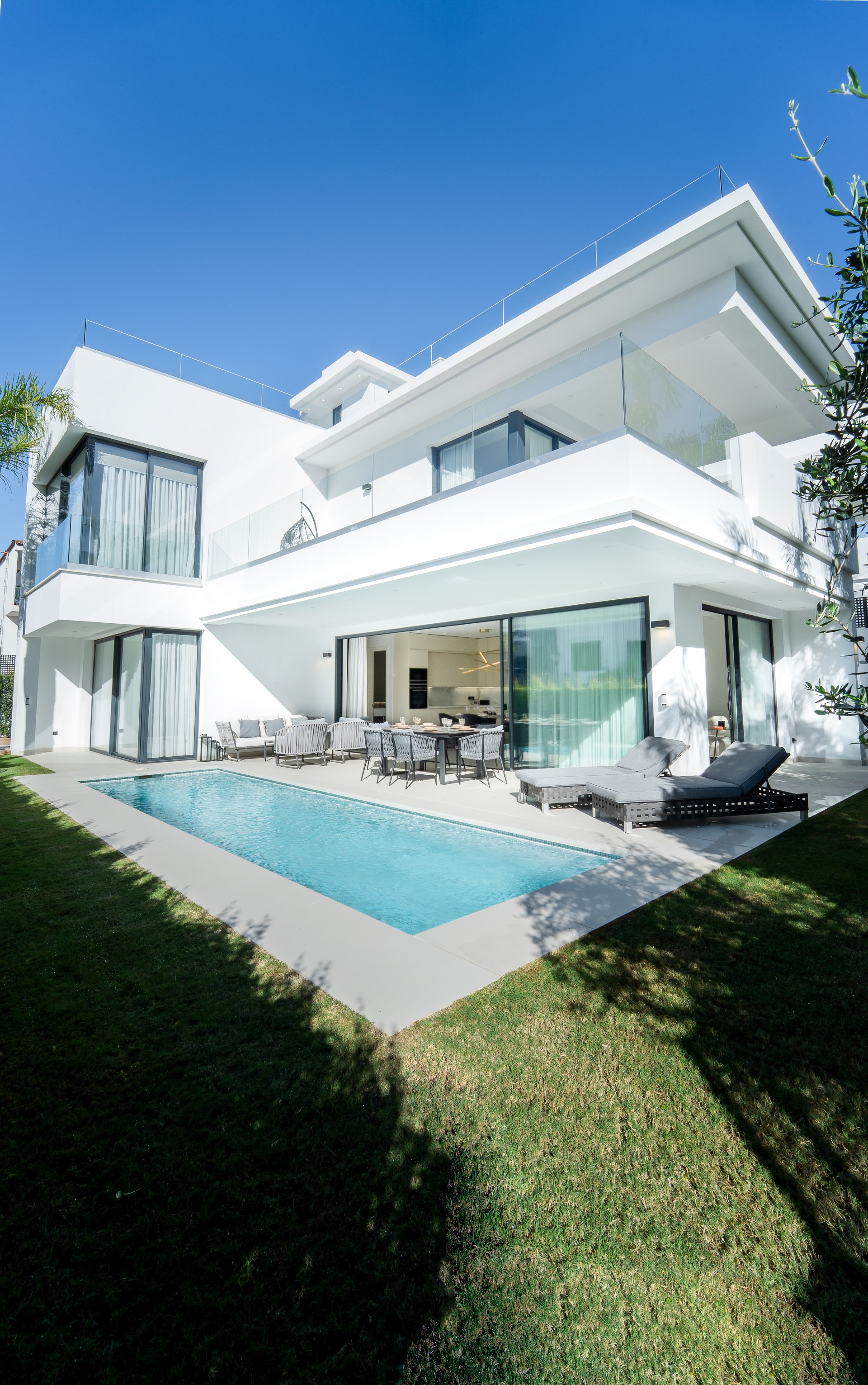 Beautiful new beachside villas in the centre of Marbella Golden Mile