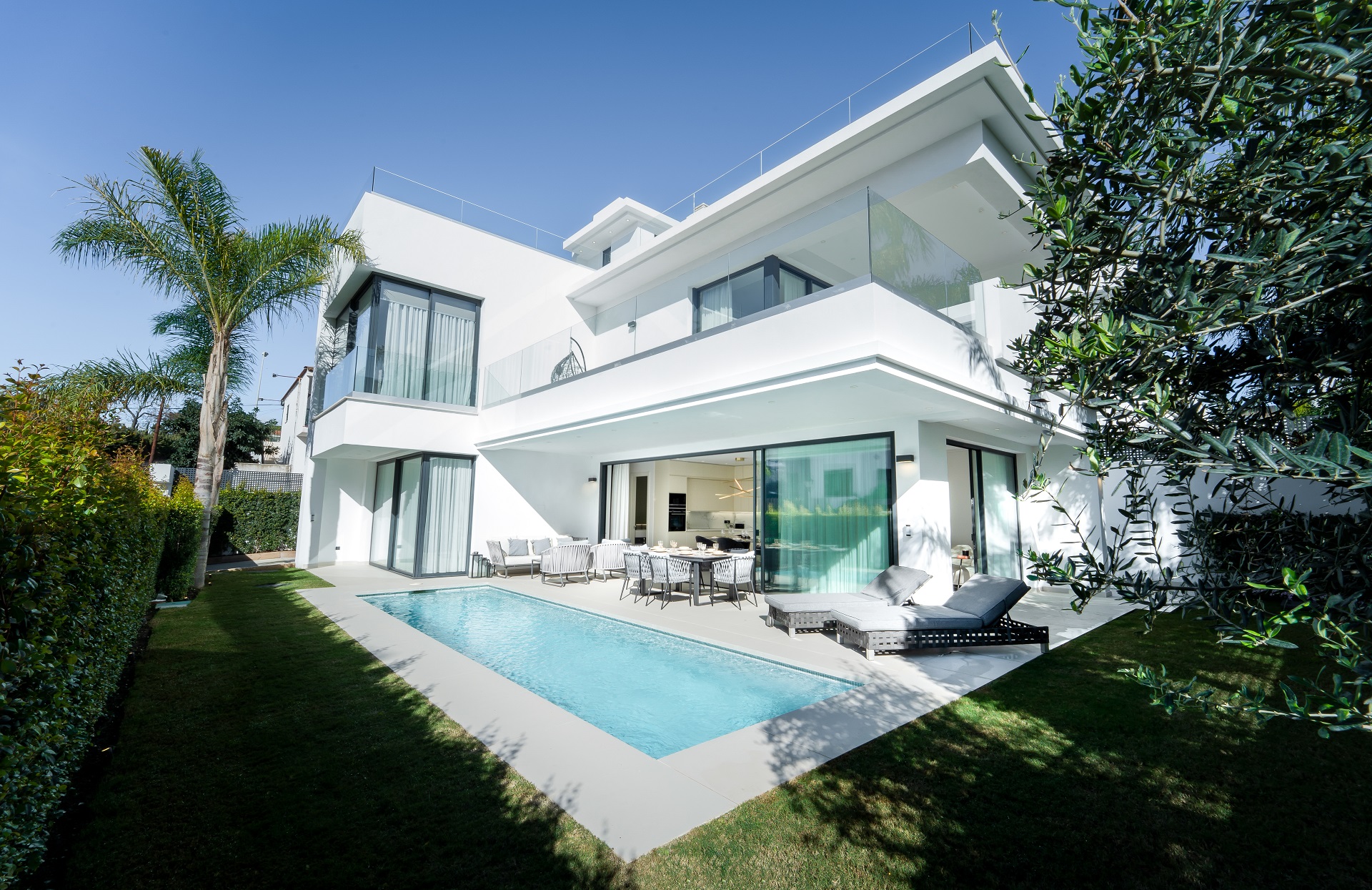 Beautiful new beachside villas in the centre of Marbella Golden Mile