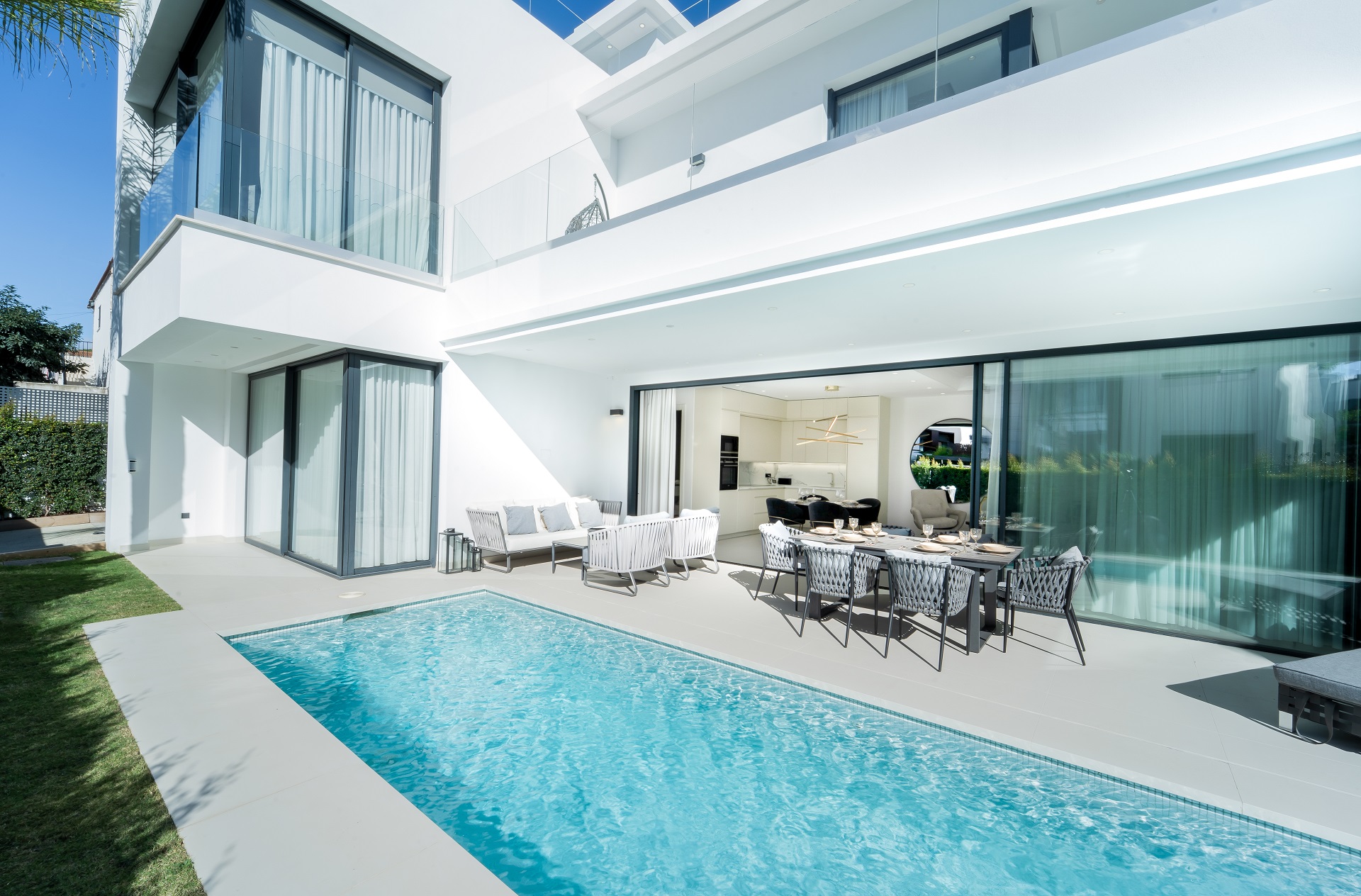Beautiful new beachside villas in the centre of Marbella Golden Mile