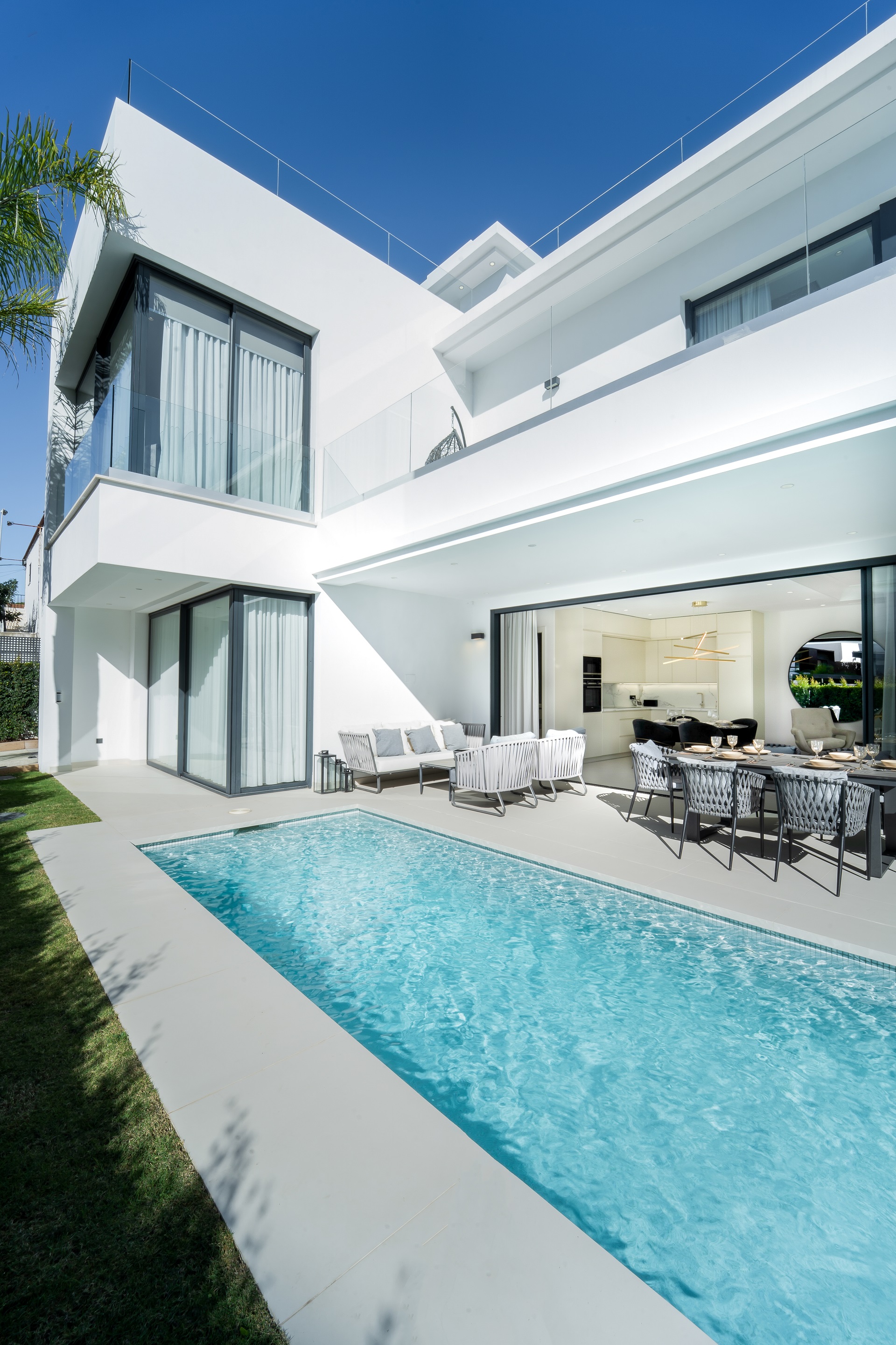 Beautiful new beachside villas in the centre of Marbella Golden Mile