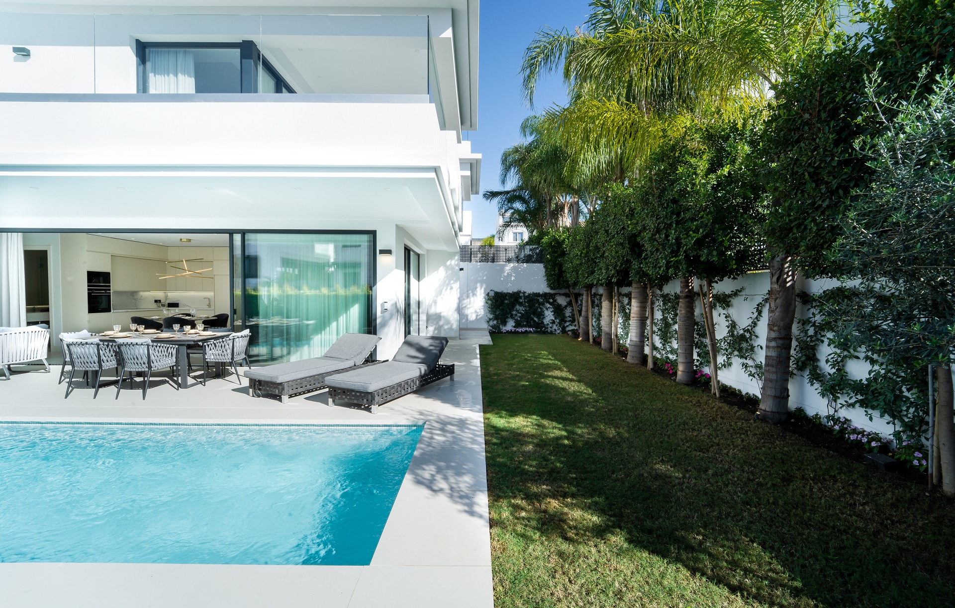 Beautiful new beachside villas in the centre of Marbella Golden Mile