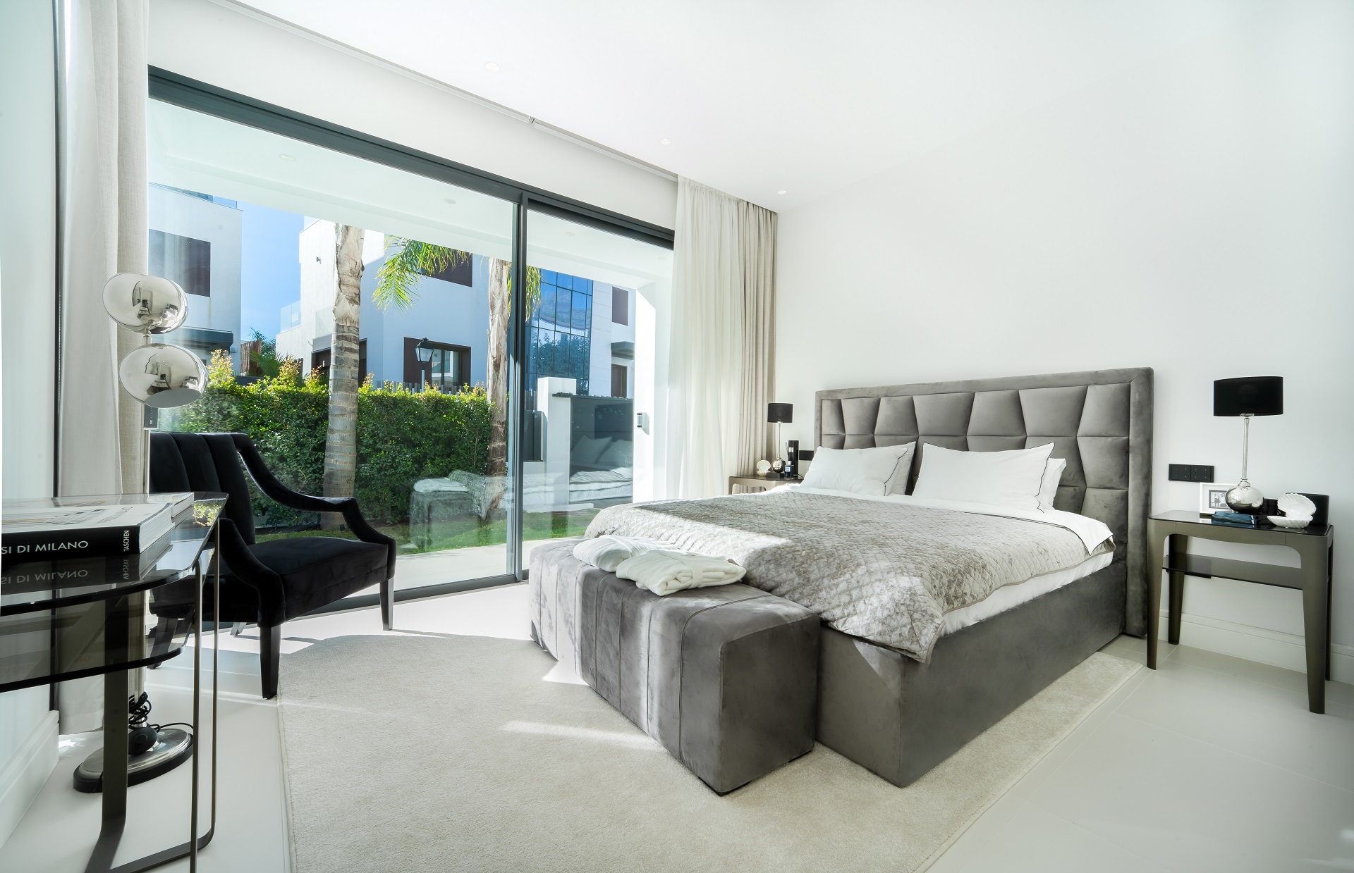 Beautiful new beachside villas in the centre of Marbella Golden Mile