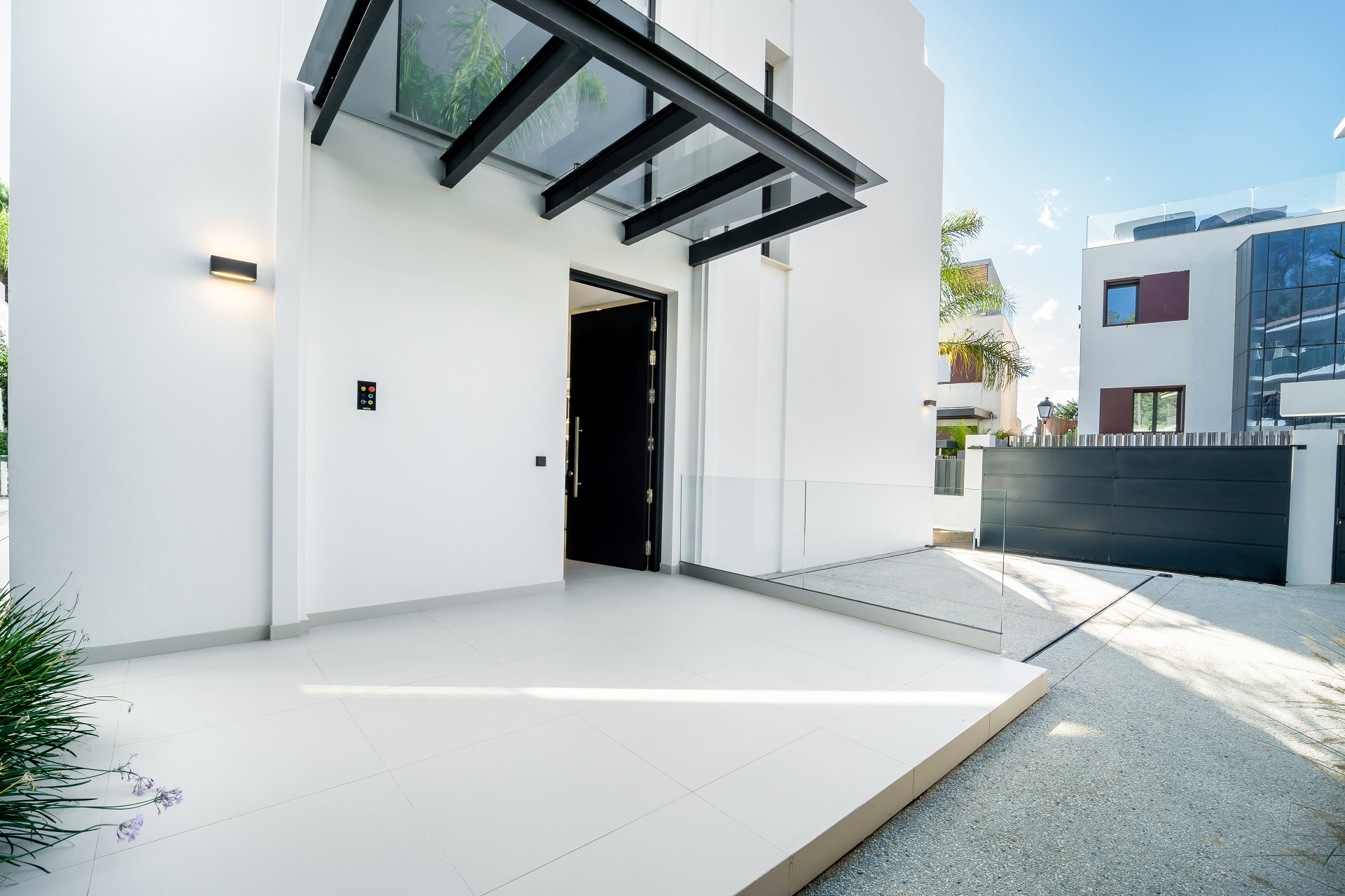 Beautiful new beachside villas in the centre of Marbella Golden Mile