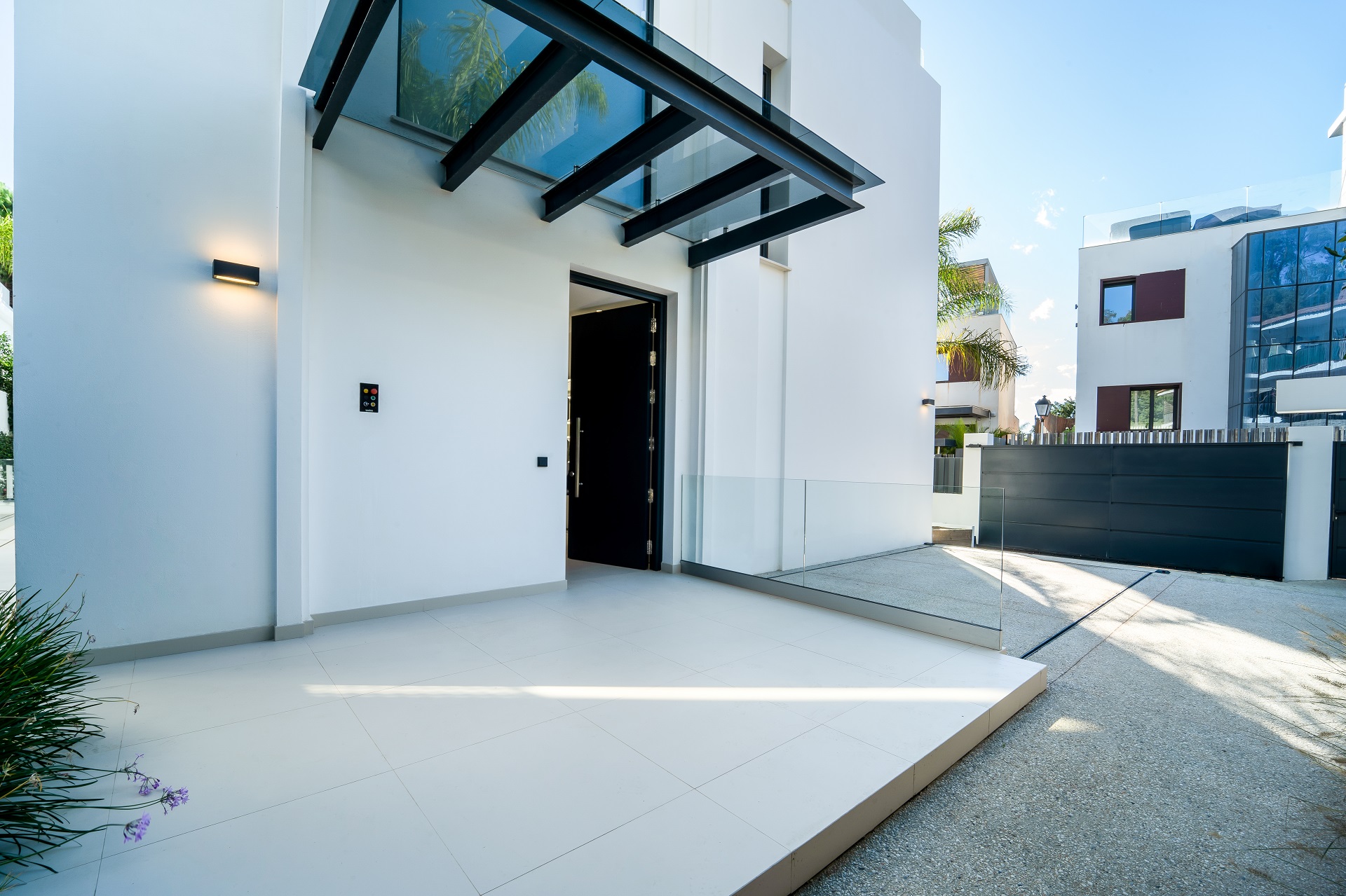 Beautiful new beachside villas in the centre of Marbella Golden Mile