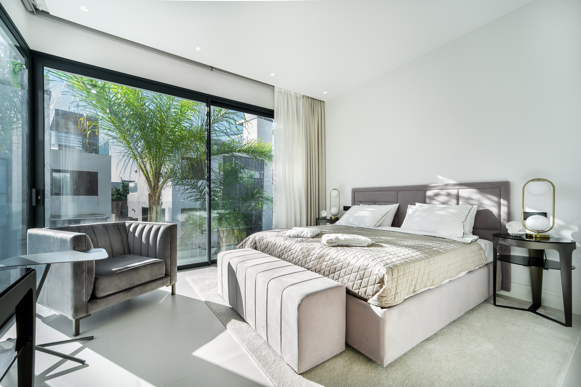 Beautiful new beachside villas in the centre of Marbella Golden Mile