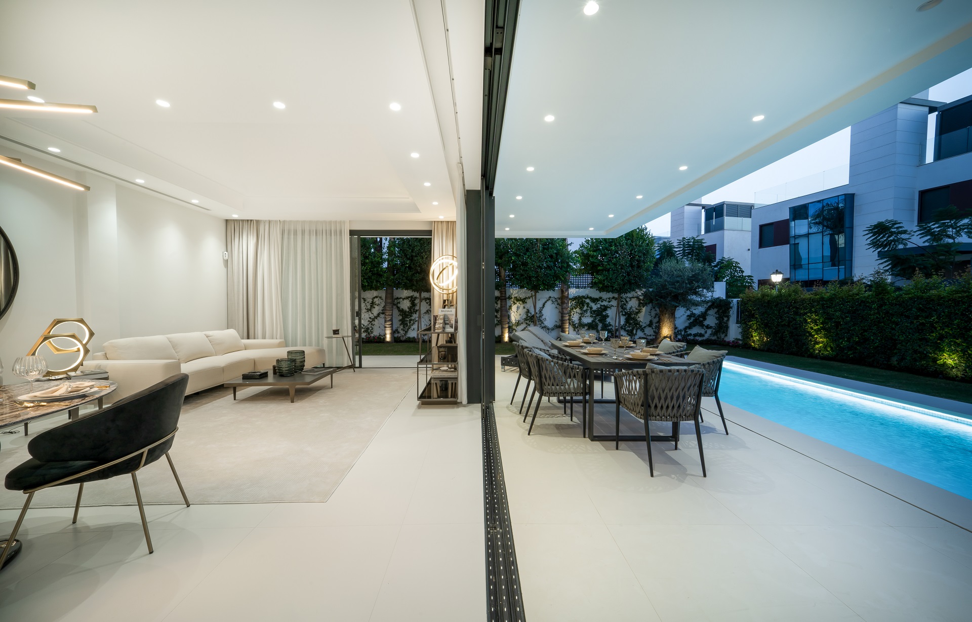 Beautiful new beachside villas in the centre of Marbella Golden Mile