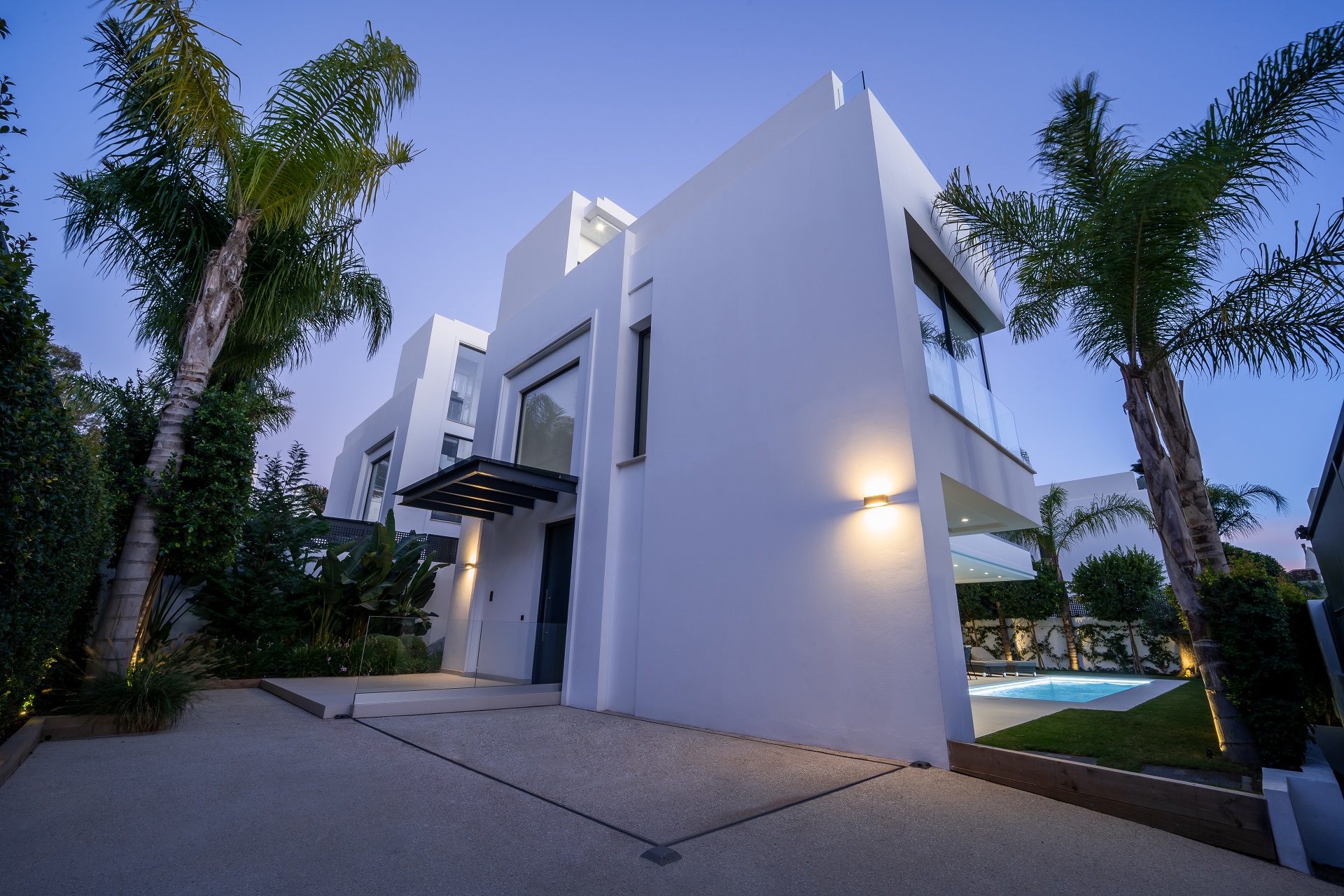 Beautiful new beachside villas in the centre of Marbella Golden Mile