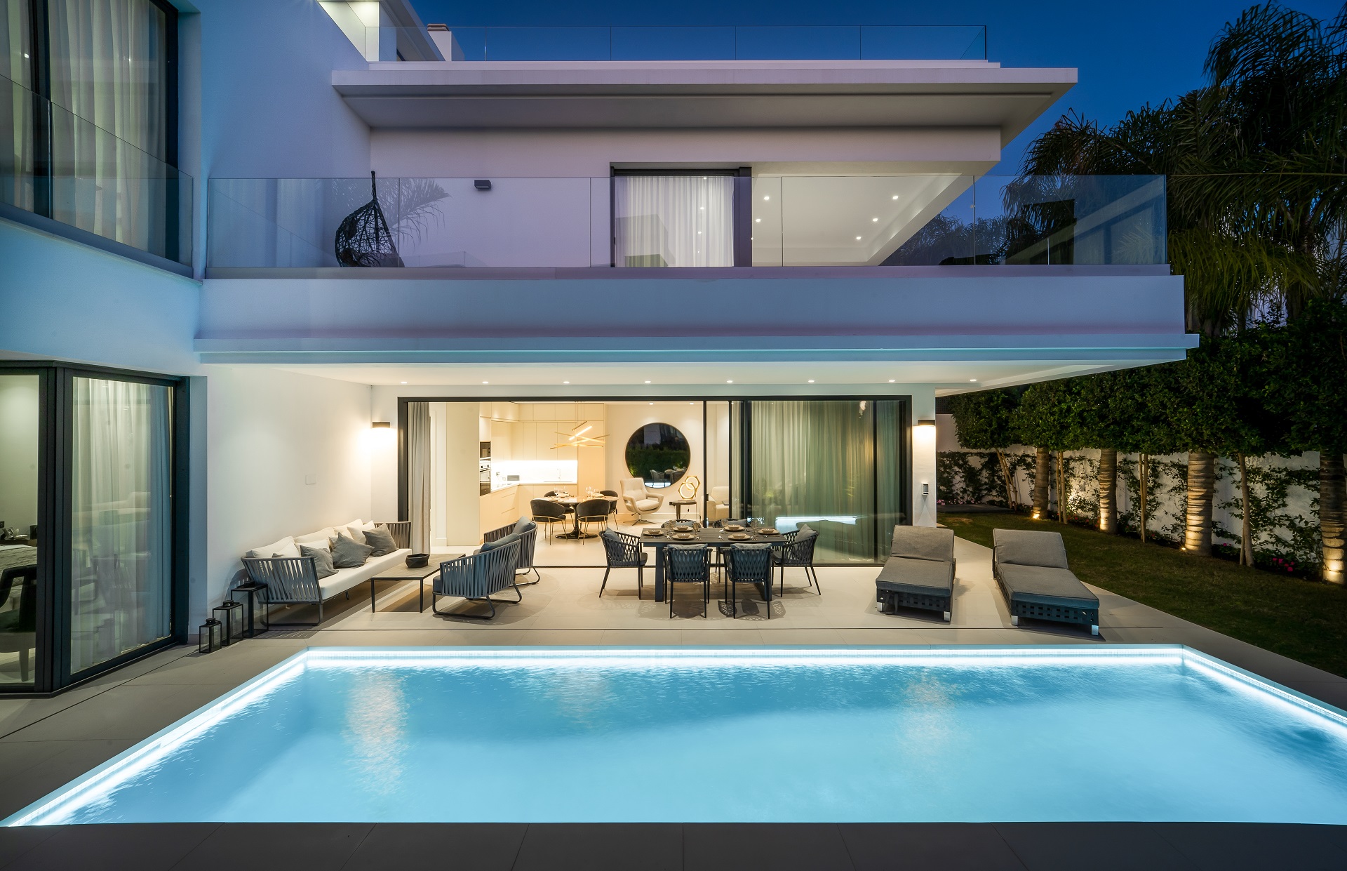 Beautiful new beachside villas in the centre of Marbella Golden Mile