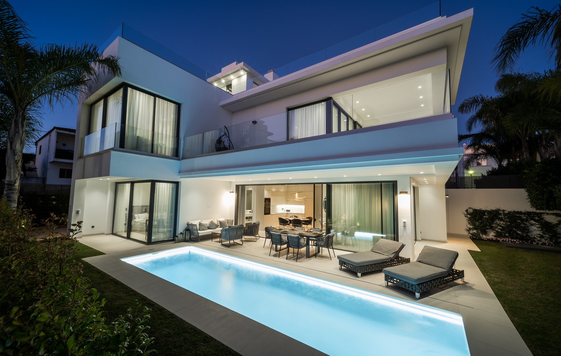 Beautiful new beachside villas in the centre of Marbella Golden Mile