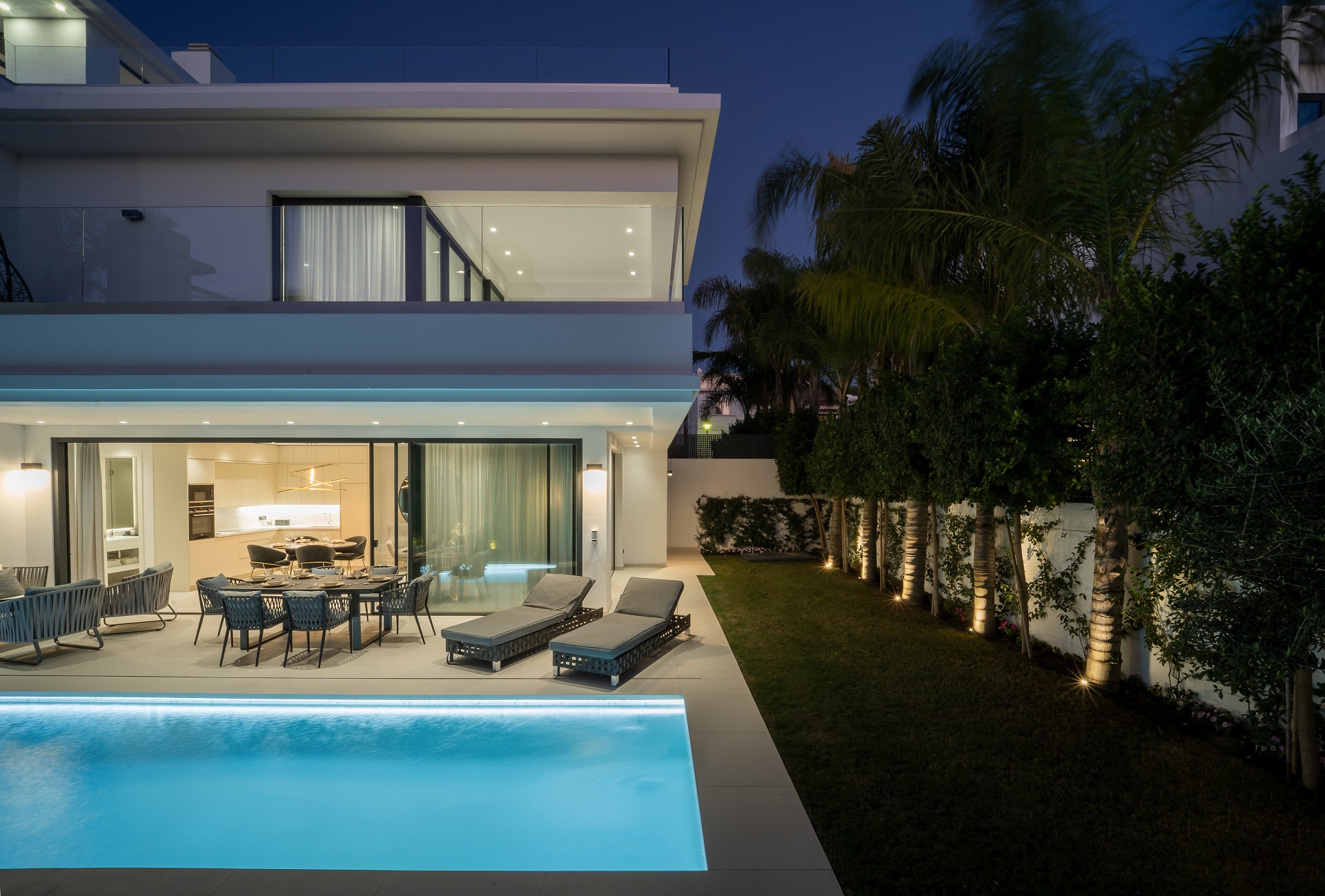 Beautiful new beachside villas in the centre of Marbella Golden Mile