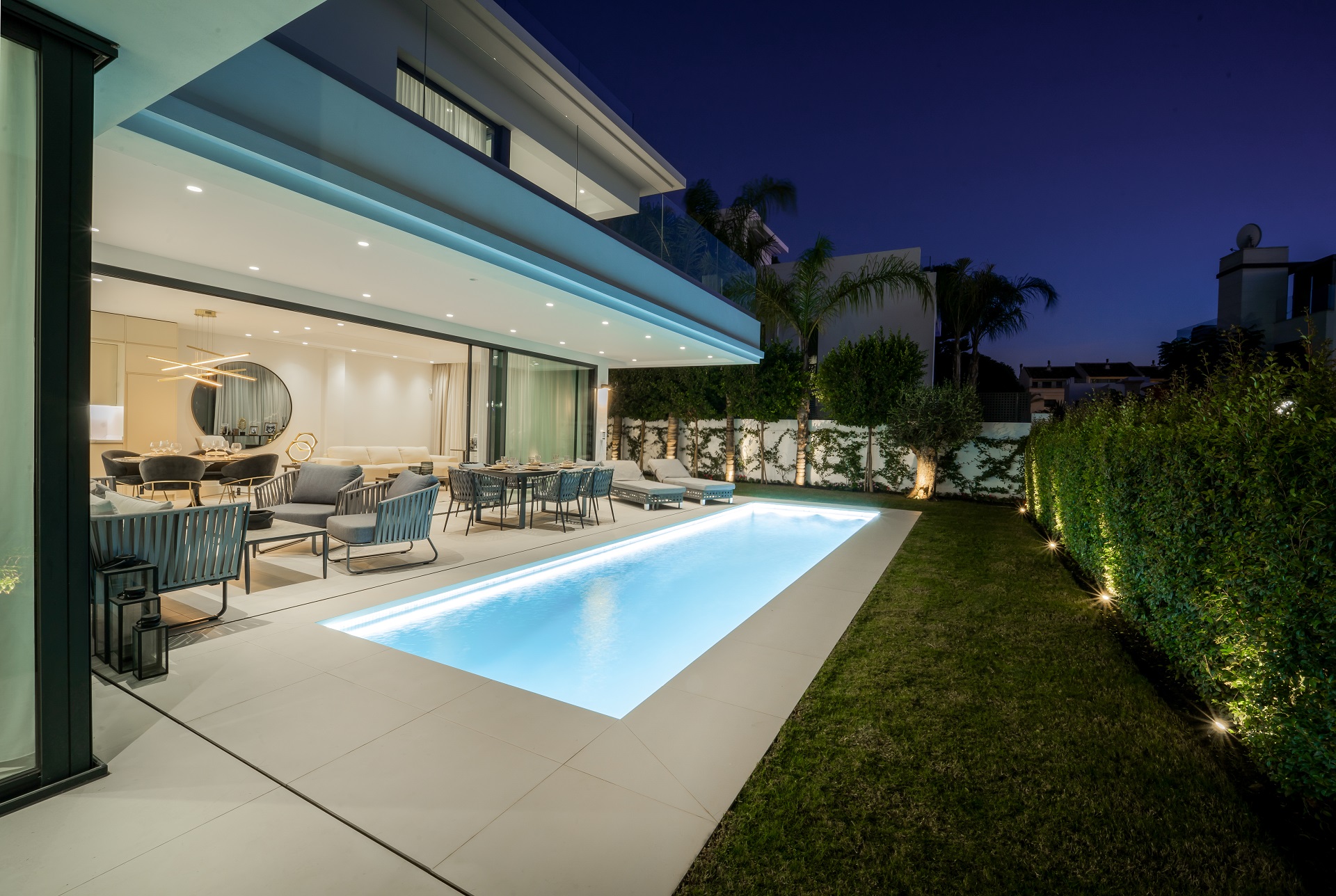 Beautiful new beachside villas in the centre of Marbella Golden Mile