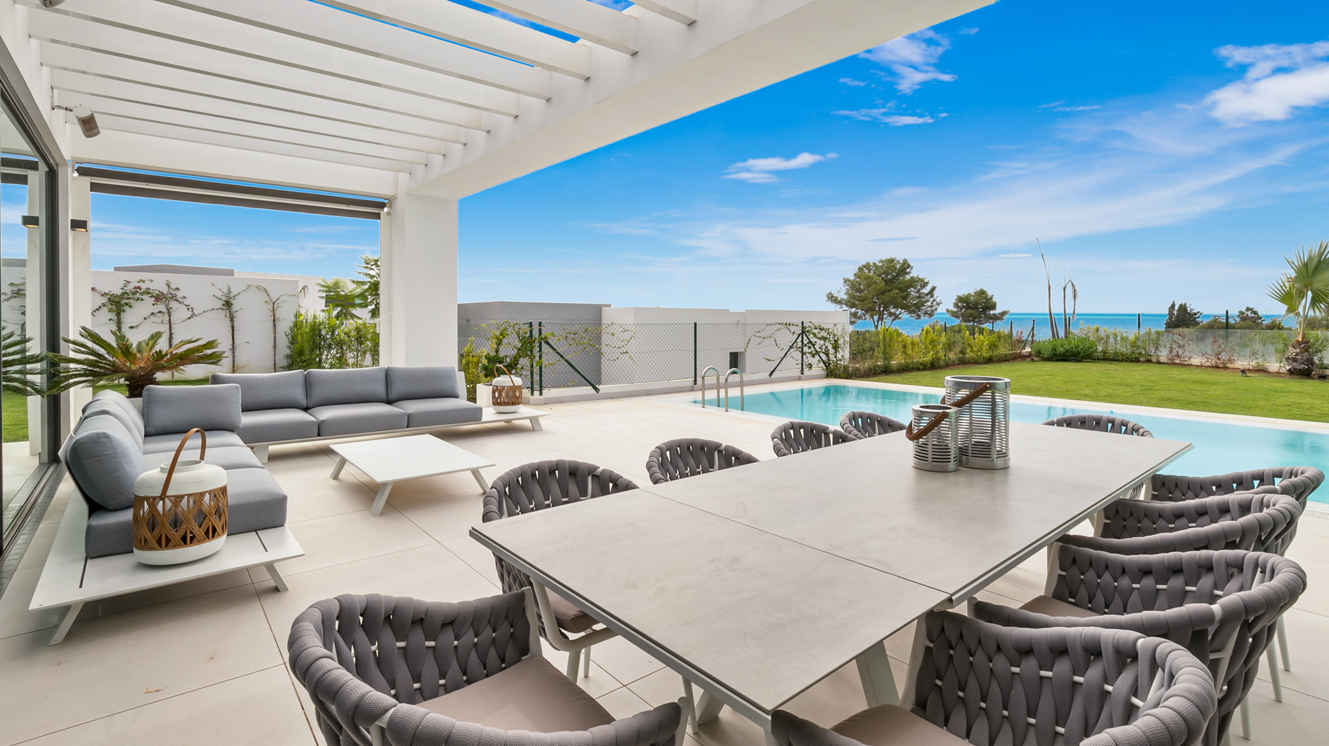 Excellent villa of recent construction in Cabo Royale- Calahonda
