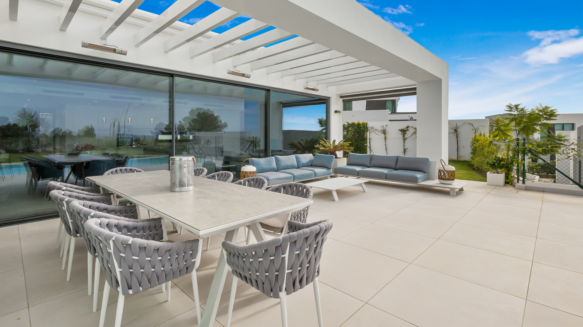 Excellent villa of recent construction in Cabo Royale- Calahonda