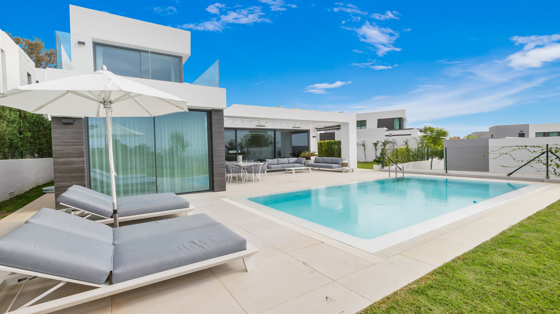 Excellent villa of recent construction in Cabo Royale- Calahonda