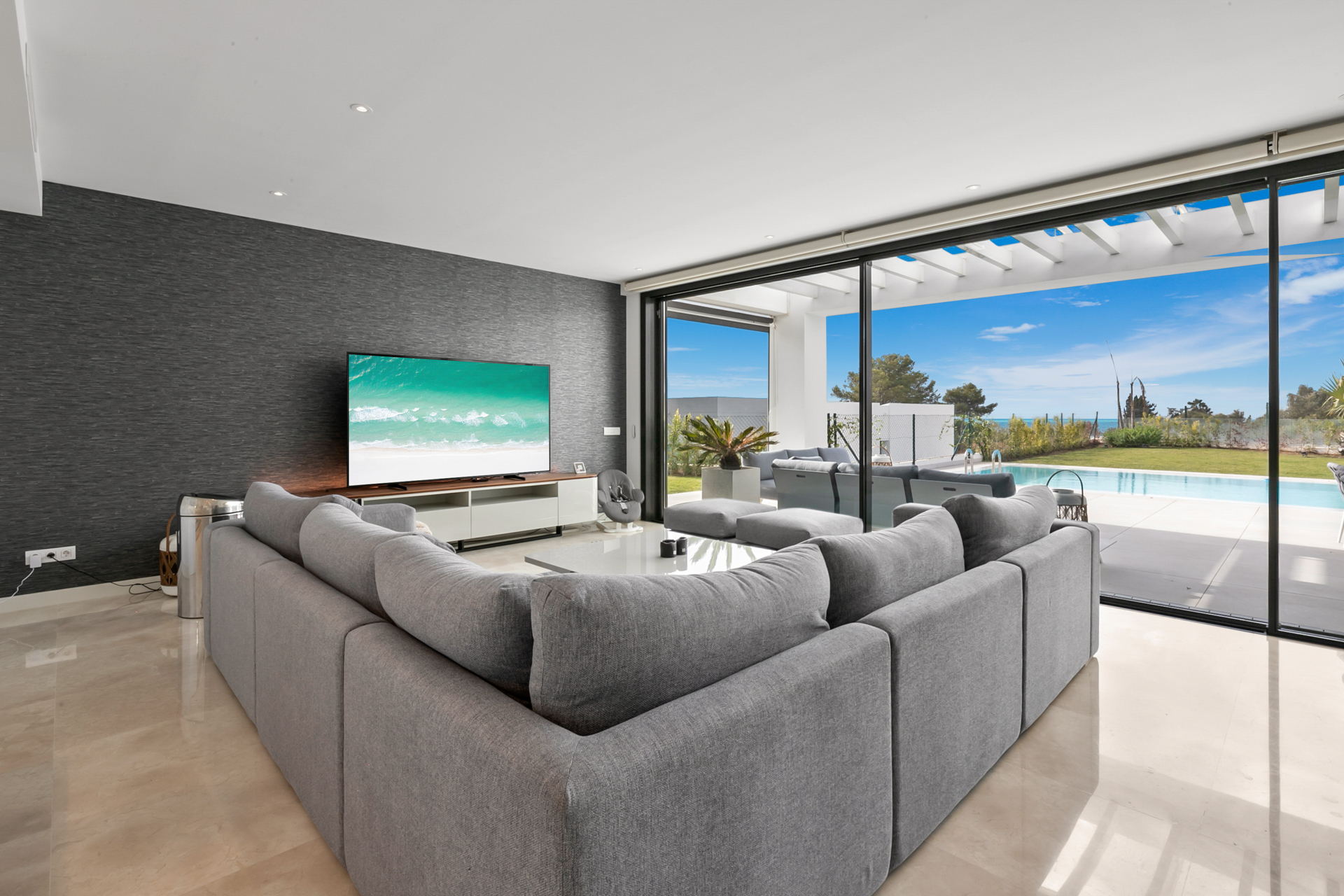 Excellent villa of recent construction in Cabo Royale- Calahonda