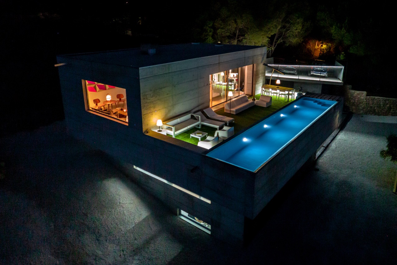 LYXIG MODERN VILLA MED MINIMALISTISK DESIGN I URBANISERINGEN VALTOCADO, MIJAS