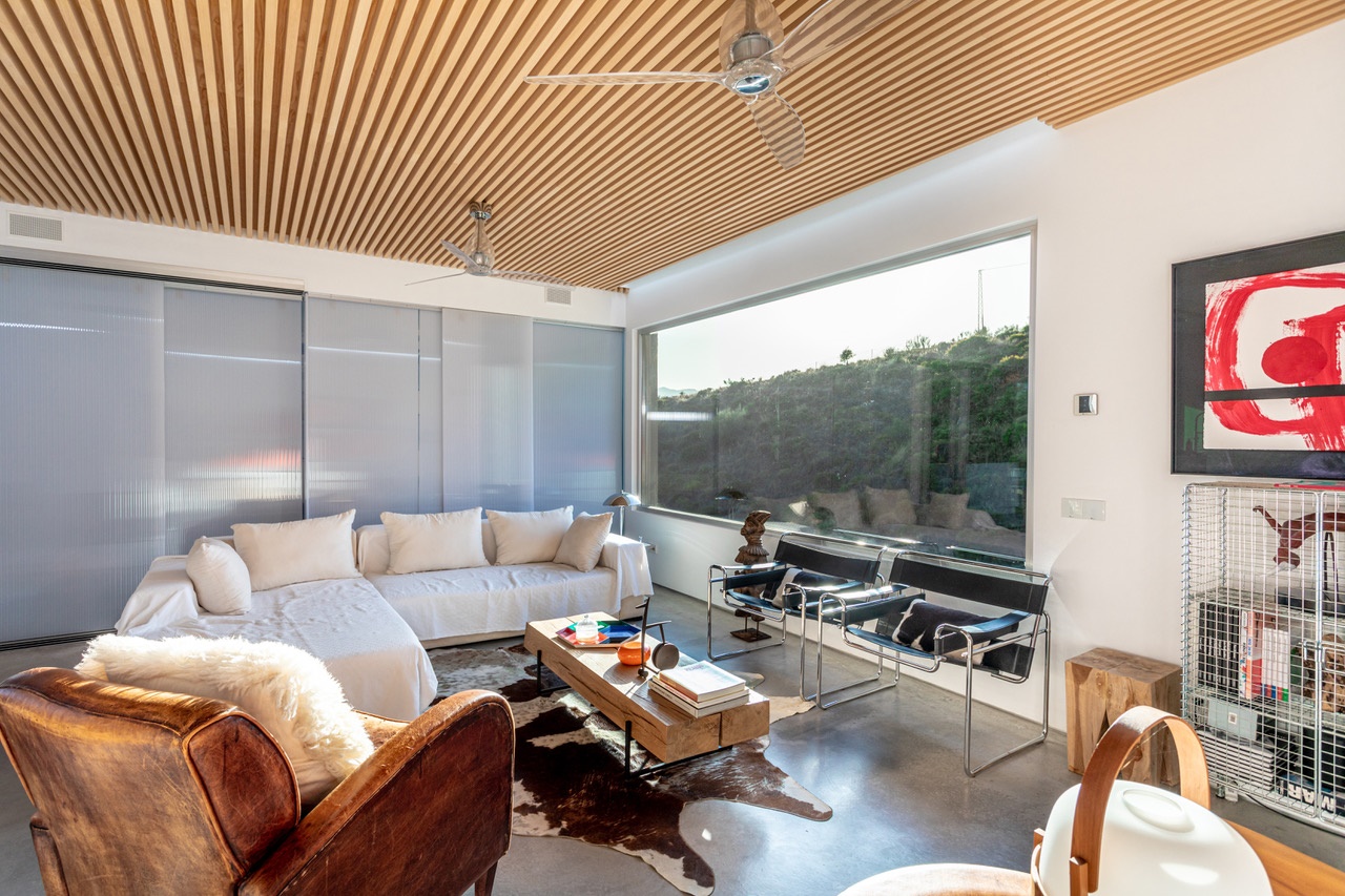 LYXIG MODERN VILLA MED MINIMALISTISK DESIGN I URBANISERINGEN VALTOCADO, MIJAS