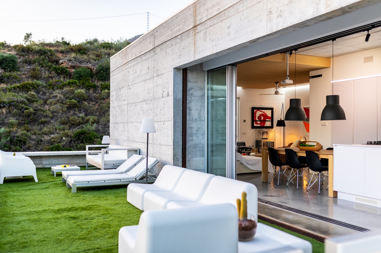LYXIG MODERN VILLA MED MINIMALISTISK DESIGN I URBANISERINGEN VALTOCADO, MIJAS