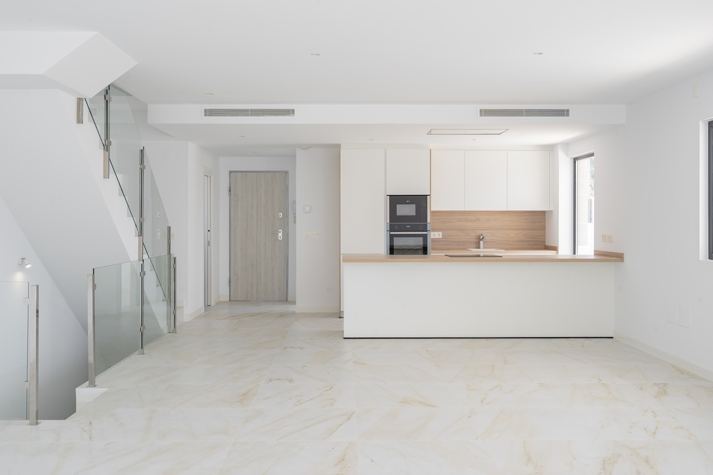 OBRA MAESTRA CONTEMPORÁNEA CON PISCINA PRIVADA Y AMPLIO JARDINES