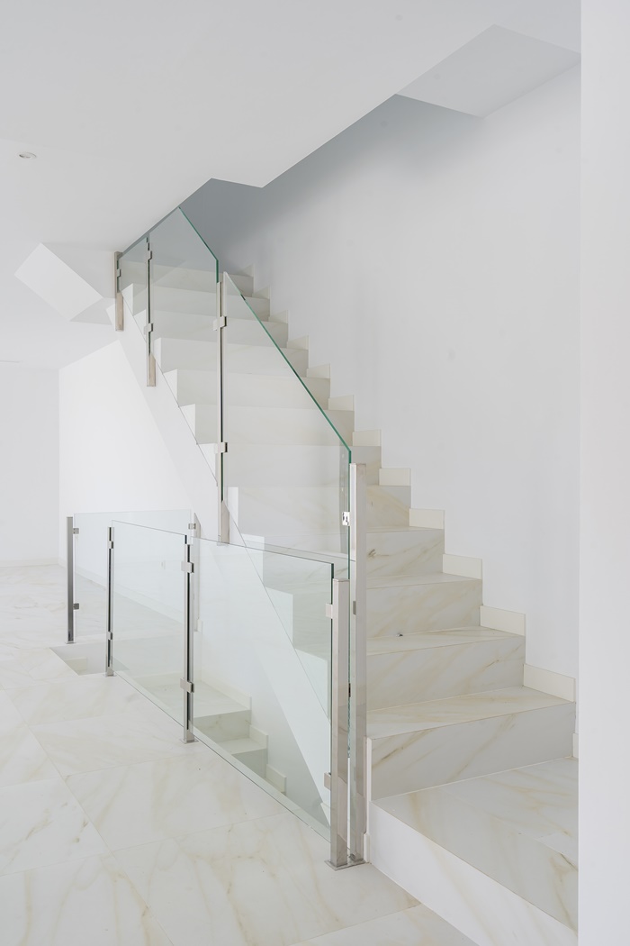 OBRA MAESTRA CONTEMPORÁNEA CON PISCINA PRIVADA Y AMPLIO JARDINES