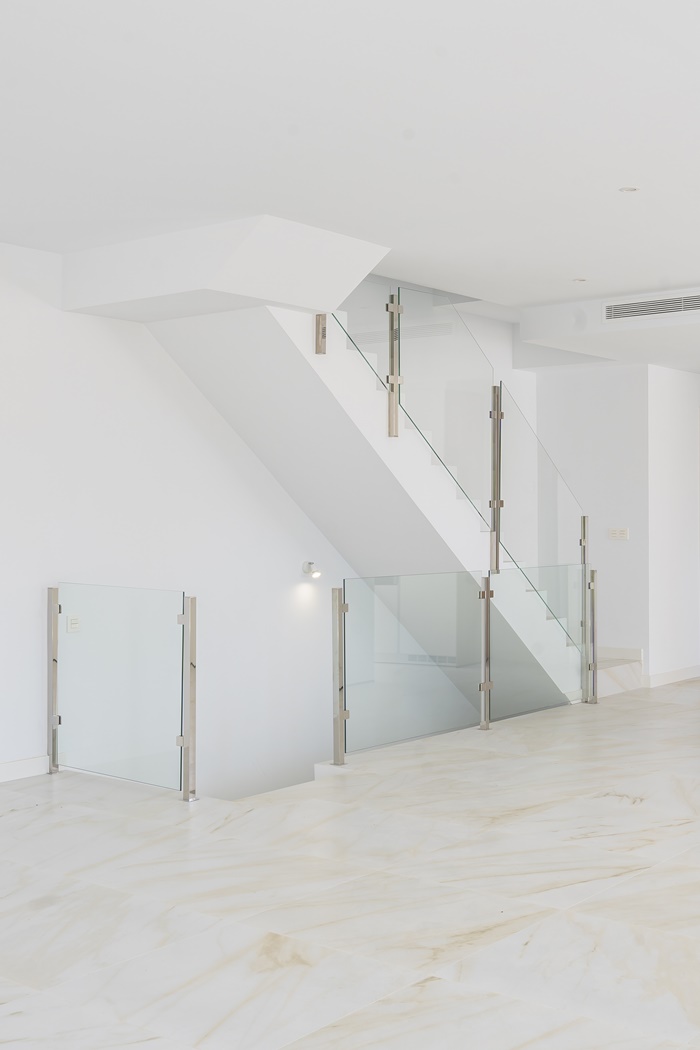 OBRA MAESTRA CONTEMPORÁNEA CON PISCINA PRIVADA Y AMPLIO JARDINES