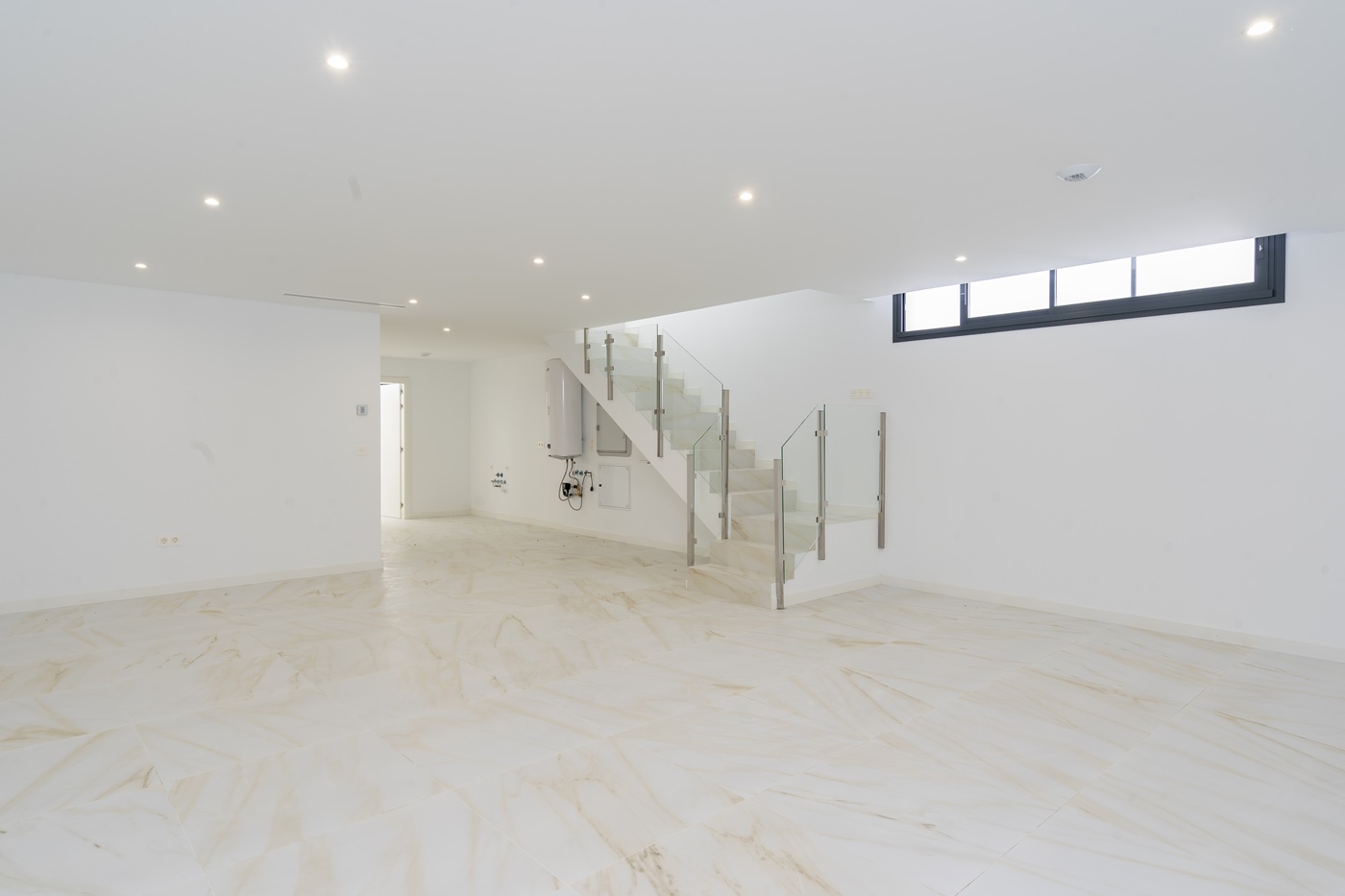 OBRA MAESTRA CONTEMPORÁNEA CON PISCINA PRIVADA Y AMPLIO JARDINES