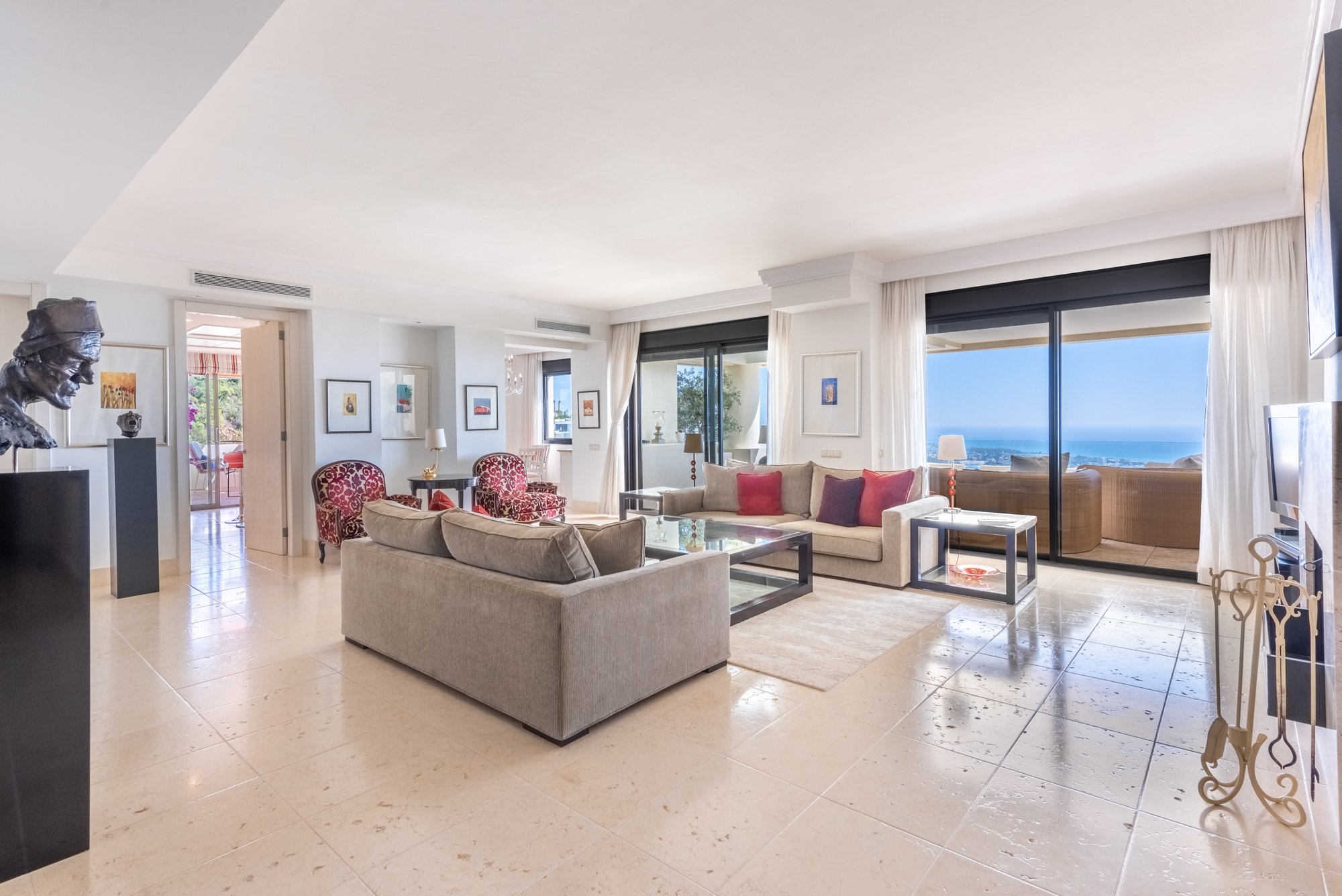 LYXIG DUPLEX TAKVÅNING MED PANORAMAUTSIKT ÖVER HAVET I LOS MONTEROS HILL CLUB - MARBELLA EAST