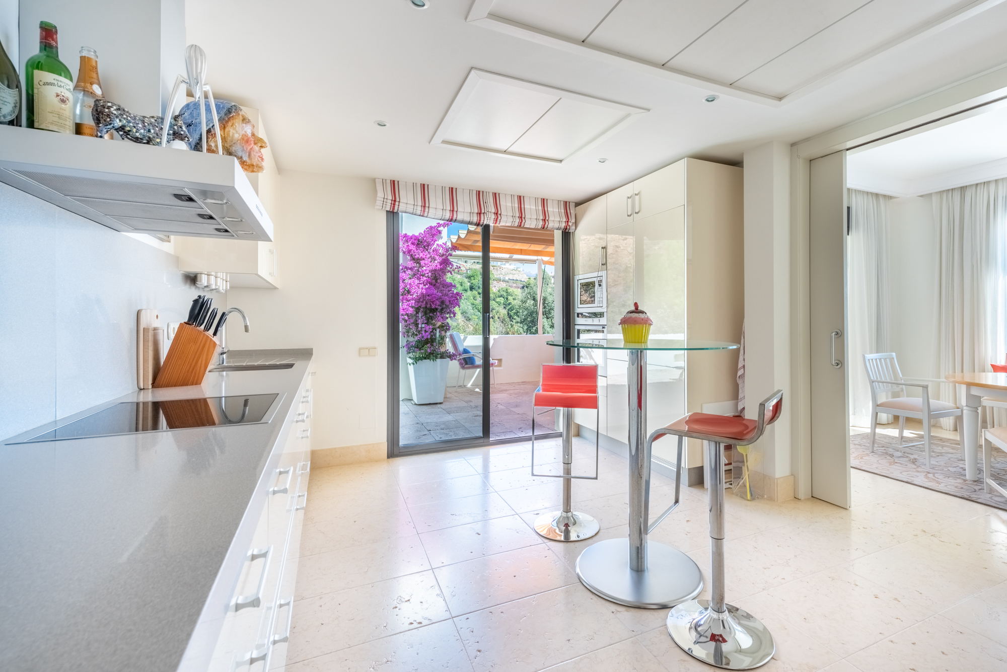 LYXIG DUPLEX TAKVÅNING MED PANORAMAUTSIKT ÖVER HAVET I LOS MONTEROS HILL CLUB - MARBELLA EAST