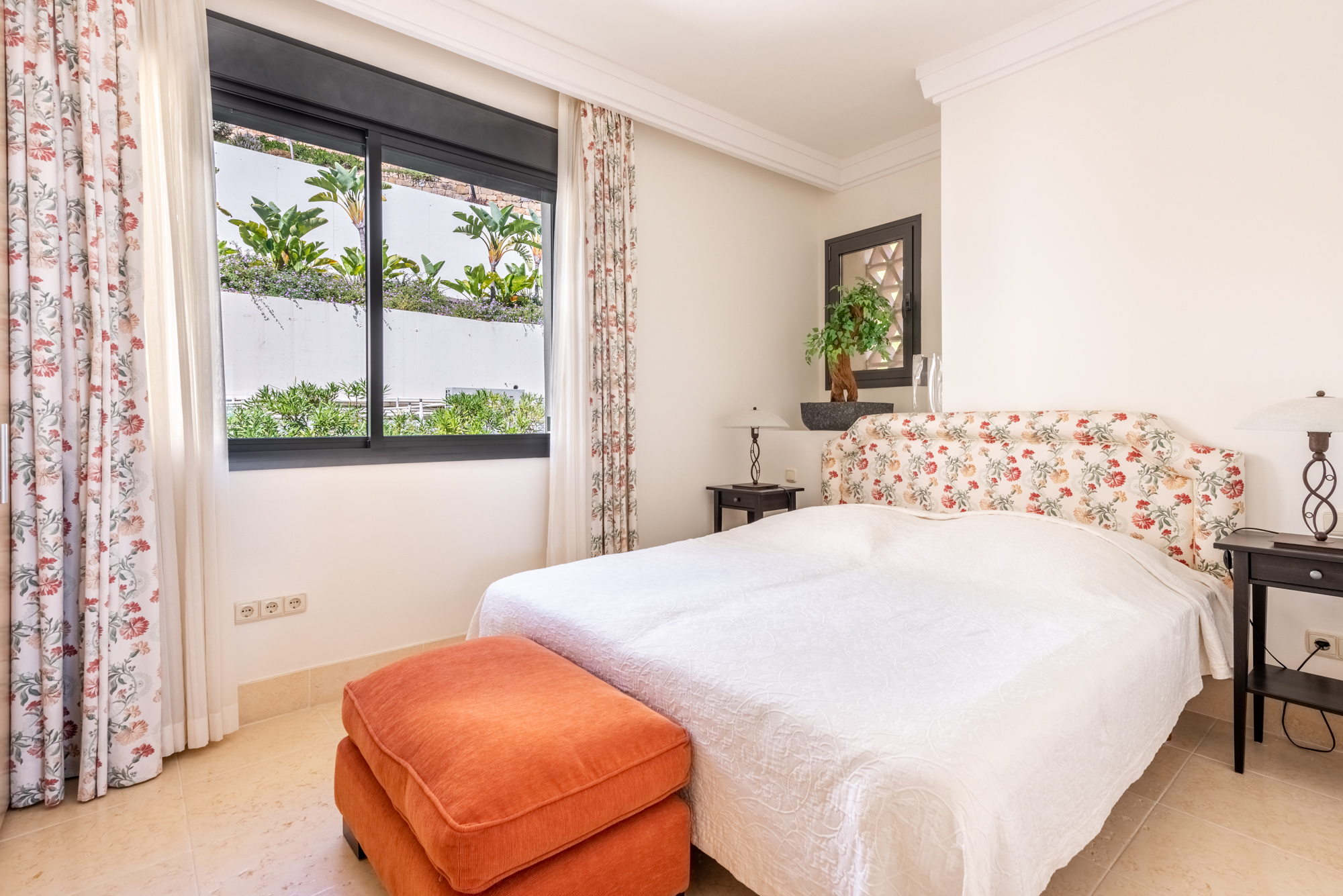 LYXIG DUPLEX TAKVÅNING MED PANORAMAUTSIKT ÖVER HAVET I LOS MONTEROS HILL CLUB - MARBELLA EAST