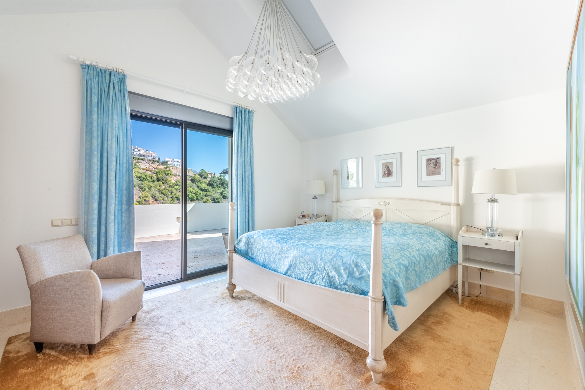 LYXIG DUPLEX TAKVÅNING MED PANORAMAUTSIKT ÖVER HAVET I LOS MONTEROS HILL CLUB - MARBELLA EAST