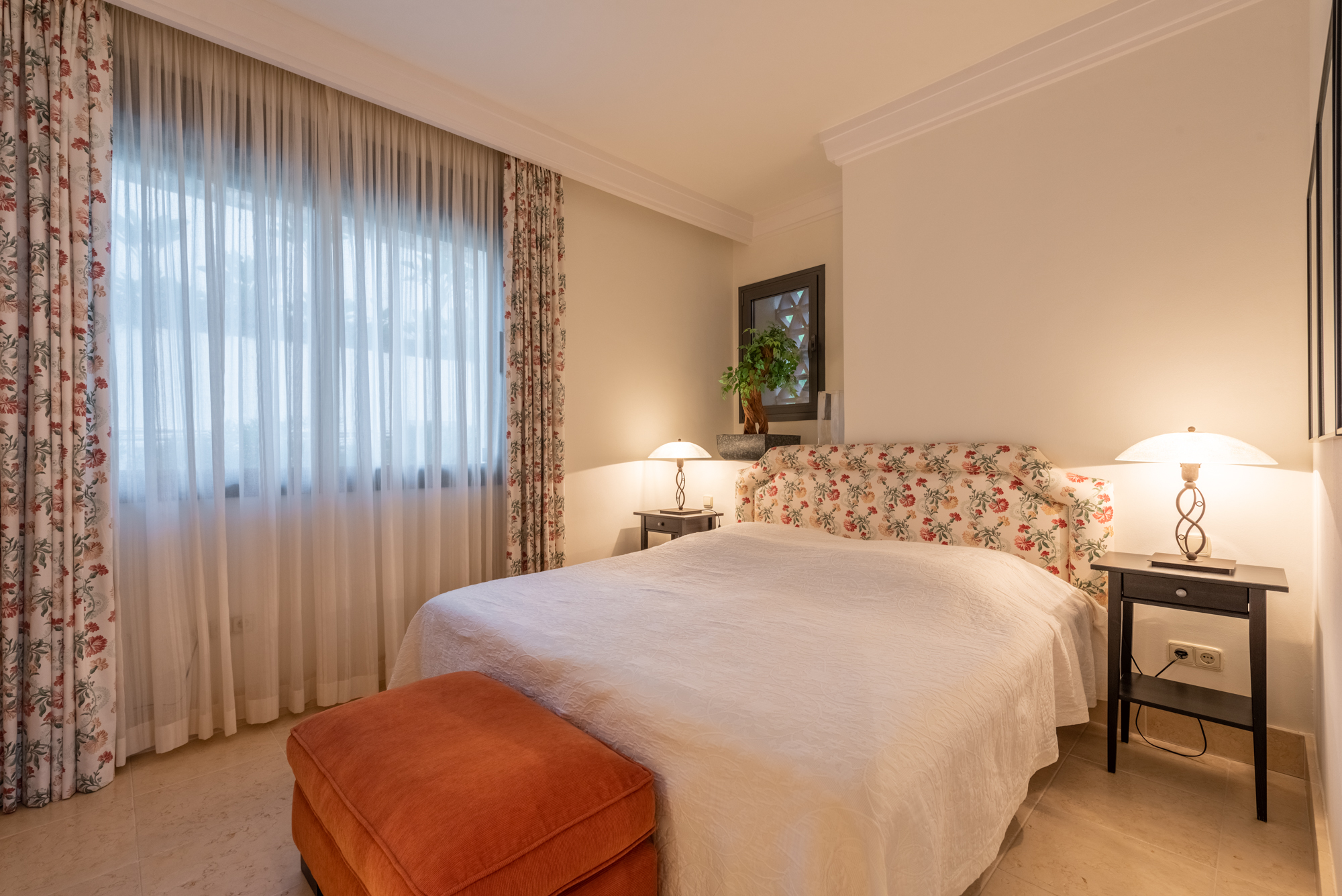 LYXIG DUPLEX TAKVÅNING MED PANORAMAUTSIKT ÖVER HAVET I LOS MONTEROS HILL CLUB - MARBELLA EAST