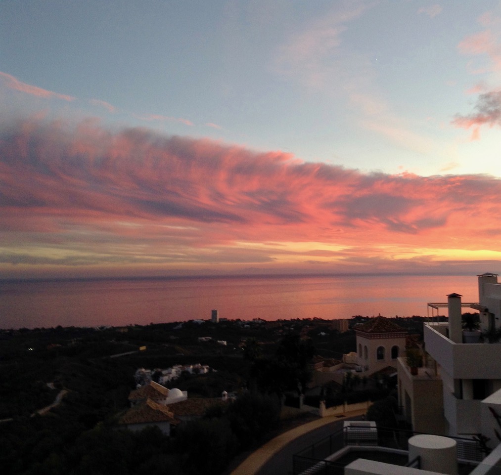 LYXIG DUPLEX TAKVÅNING MED PANORAMAUTSIKT ÖVER HAVET I LOS MONTEROS HILL CLUB - MARBELLA EAST