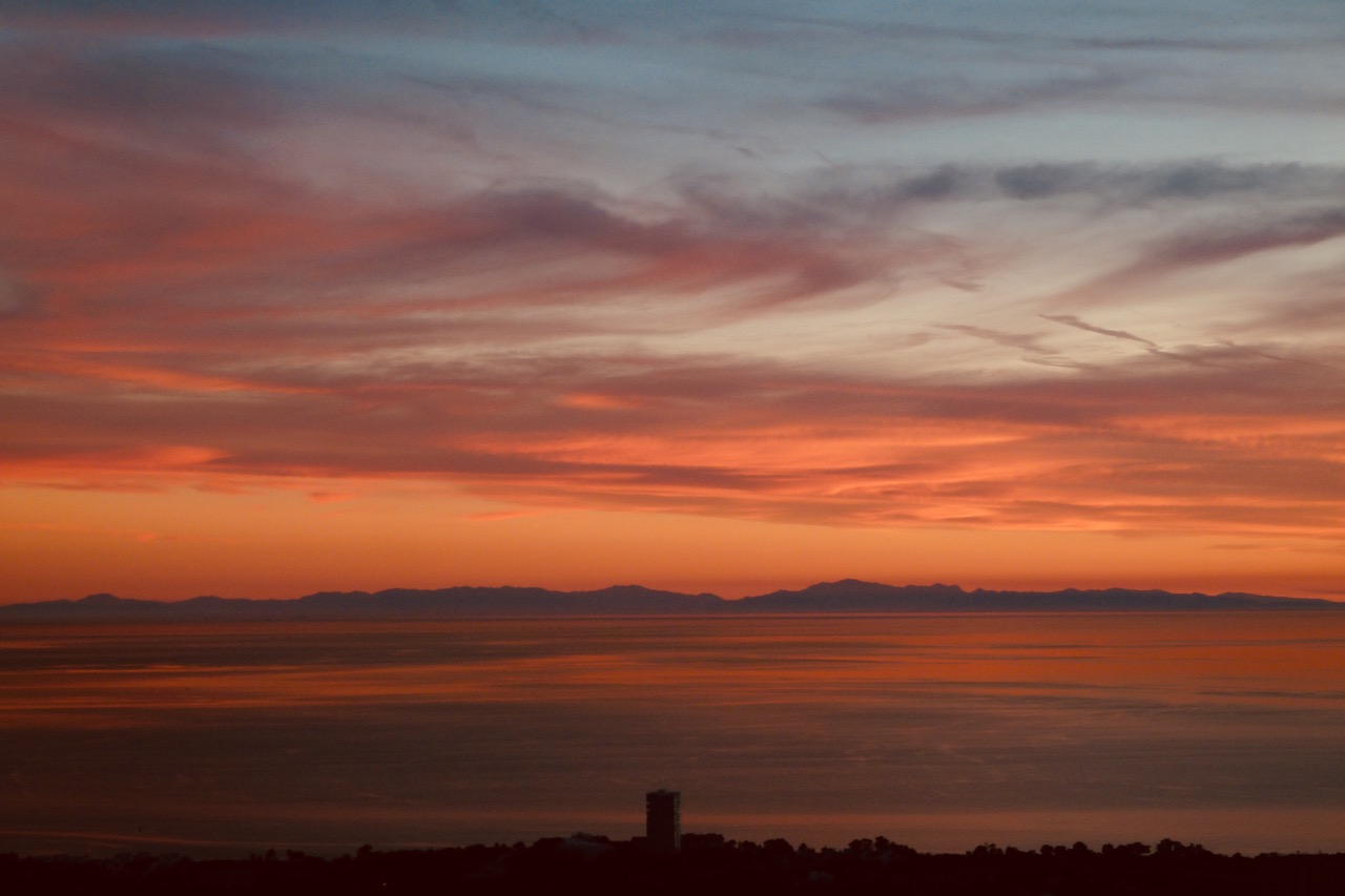 LYXIG DUPLEX TAKVÅNING MED PANORAMAUTSIKT ÖVER HAVET I LOS MONTEROS HILL CLUB - MARBELLA EAST