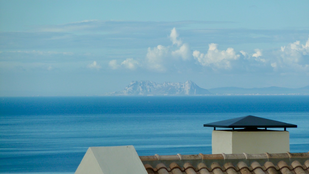 LYXIG DUPLEX TAKVÅNING MED PANORAMAUTSIKT ÖVER HAVET I LOS MONTEROS HILL CLUB - MARBELLA EAST